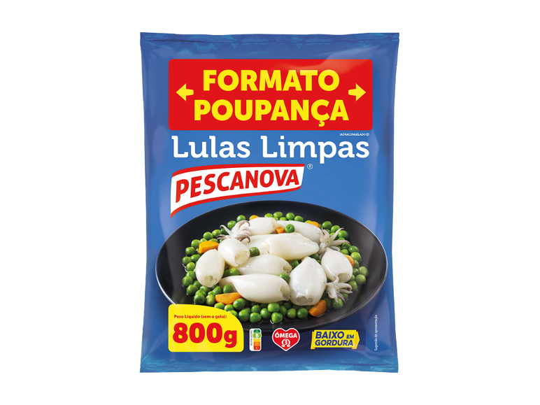 Embalagem de 800g de lulas limpas com ervilhas e cenouras, rotulada como «Formato Poupança».