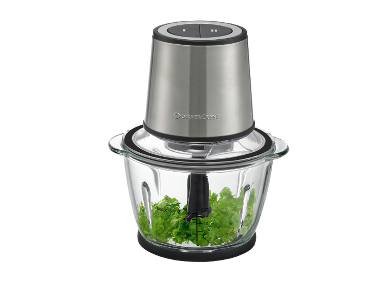 Picador elétrico com taça de vidro cheia de salsa fresca.