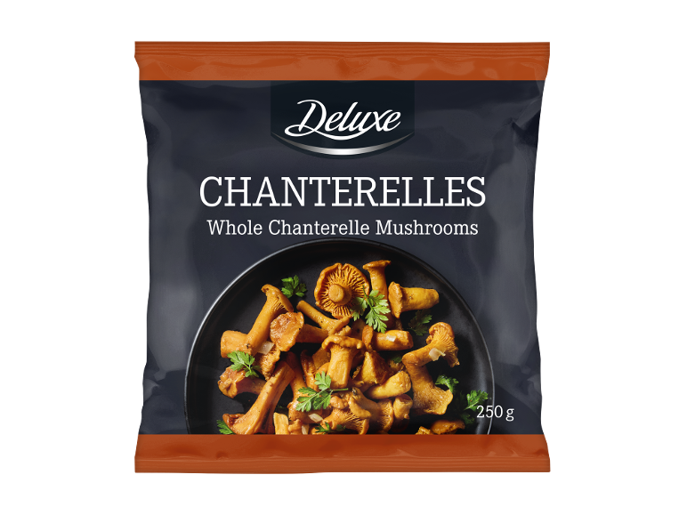 Embalagem de cogumelos cantarelos congelados com o texto 'Chanterelles Whole Chanterelle Mushrooms 250 g'.