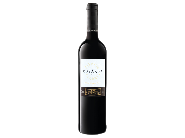 Garrafa de vinho tinto com rótulo branco, design floral e o texto 'VINHA DO ROSÁRIO 2022'.