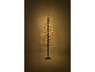 Árvore de Natal iluminada com luzes LED quentes, sobre um fundo escuro.