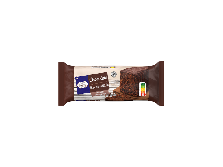 Bolo de chocolate com Nutri-Score E, embalado em invólucro castanho.