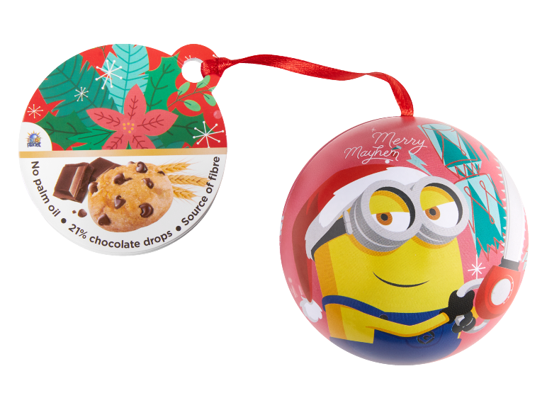 Enfeite de Natal com um Minion de gorro de Pai Natal e uma etiqueta de bolacha com pepitas de chocolate.