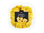 Ravioli com Pecorino Romano DOP, Ricotta e Mel numa bandeja de plástico transparente.