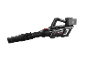 Soprador de folhas preto com bateria em fundo preto.