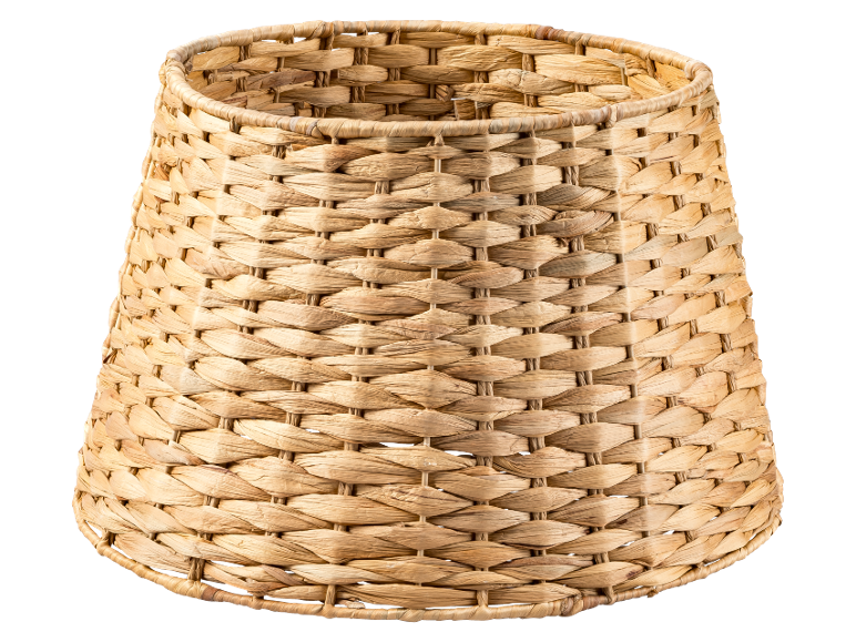 Cesto de vime de cor natural com formato cónico.