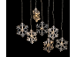 Decorações luminosas de Natal em forma de flocos de neve sobre fundo preto.