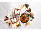 Biscoitos de Natal Favorina: biscoitos de coco e avelã-canela em decoração festiva.