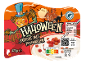 Iogurte de Halloween com bolas de fogo, espantalho de abóbora e casa assombrada.