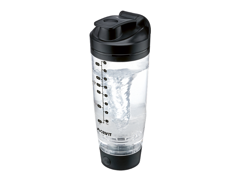 Shaker elétrico transparente com tampa preta, água a girar e medidas de volume.