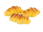 Três croissants dourados de manteiga, dispostos sobre um fundo branco.