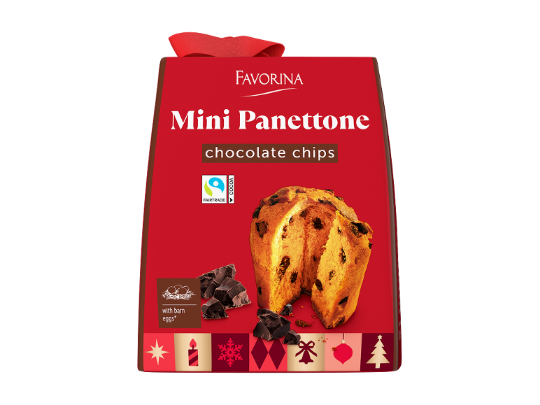 Embalagem vermelha de mini panettone com pepitas de chocolate e decorações de Natal.