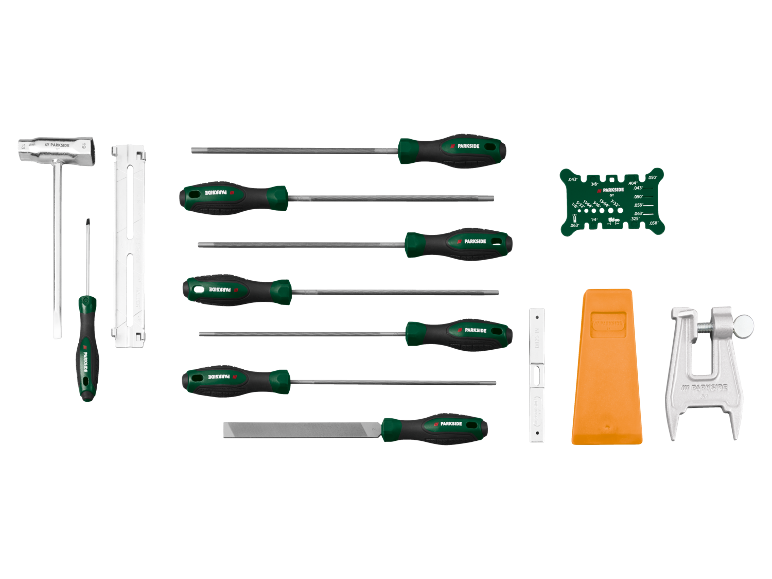 Conjunto de ferramentas para afiar motosserras, incluindo limas, cunha e torno.