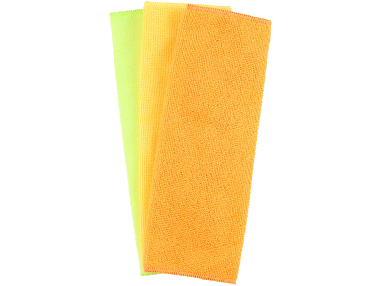 Três panos de limpeza de microfibra coloridos em verde, amarelo e laranja.