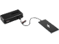 Power bank preto a carregar um smartphone via cabo USB-C.