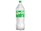 Garrafa de bebida carbonatada com sabor a limão e lima, com rótulo verde e o texto «New Irresistible Taste».