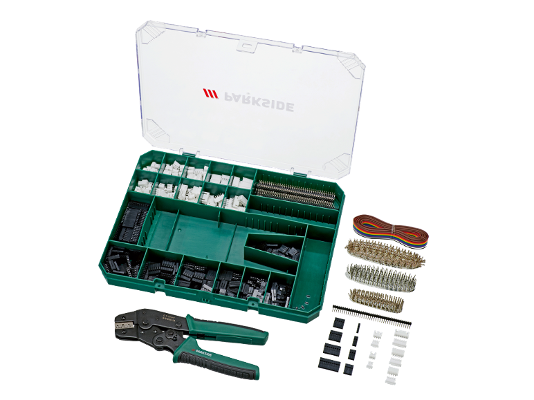 Kit de conectores eletrónicos com alicate de cravar, cabos e sortido de terminais numa caixa verde.