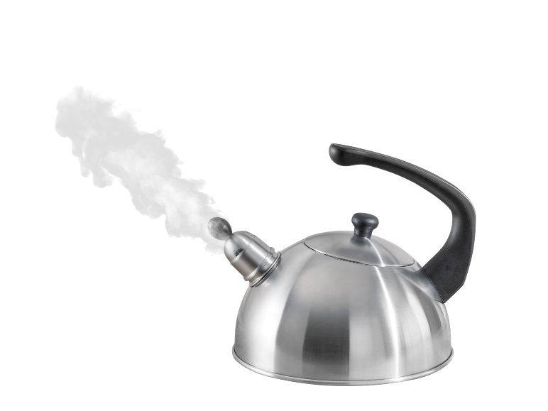 Chaleira de aço inoxidável com vapor a sair do bico.
