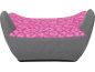 Assento elevatório infantil com padrão de leopardo rosa e base cinzenta.