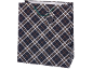 Saco de presente com padrão xadrez azul marinho, branco e laranja com alças verdes.