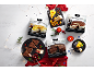 Quatro bolos diferentes: Panna Cotta-pêssego, Stracciatella-cereja, mousse de chocolate e um bolo de frutos vermelhos, apresentados festivamente.
