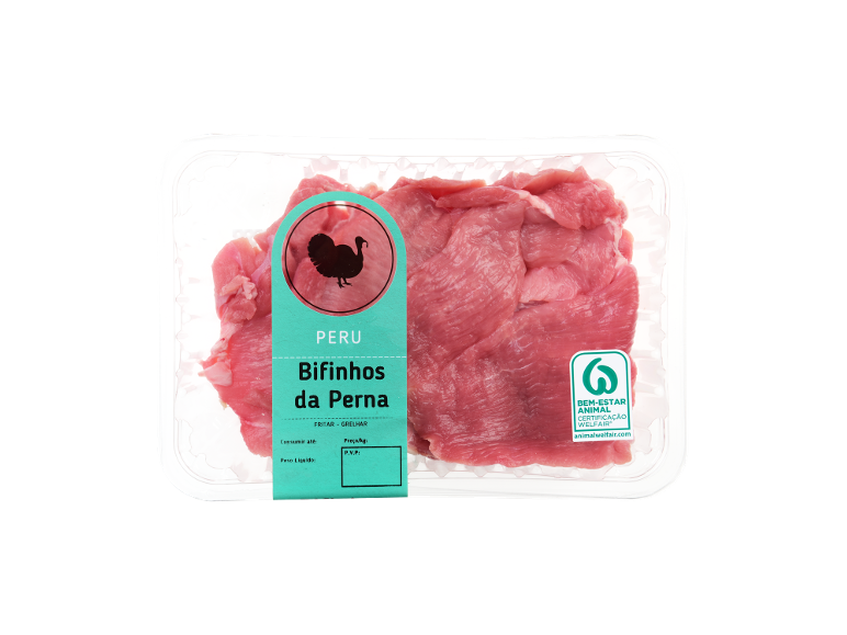 Embalagem de bifinhos de peru crus com certificação de bem-estar animal.