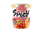 Copo de noodles instantâneos com sésamo torrado, chili picante e toque asiático.