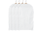 Quatro sacos protetores de roupa brancos em cabides de madeira.