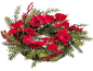Coroa de Natal com poinsétias vermelhas, bagas e folhagem perene