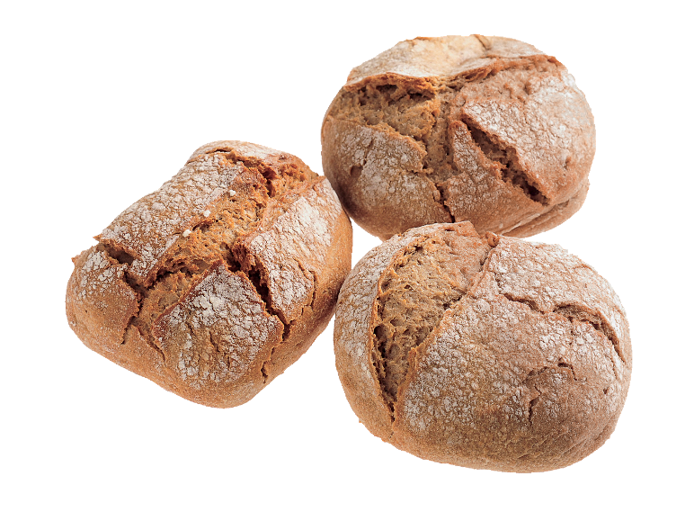 Três pães rústicos frescos, polvilhados com farinha, sobre um fundo preto.