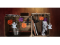 Caixas de madeira com decorações de Halloween: abóboras, fantasmas, morcegos e bruxas.