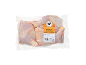 Pernas de frango frescas embaladas a vácuo, prontas para fritar, grelhar ou guisar.