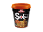 Copo de noodles instantâneos preto com tampa laranja, com sabor a Sukiyaki Beef e o texto 'Ready in 3 Min.'