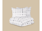 Conjunto de roupa de cama Livarno Feinbiber em xadrez branco e cinzento, com duas almofadas e um edredão.
