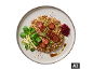 Arroz com rodelas de linguiça, carne desfiada, doce de oxicoco e salada com maçã. [imagem gerada por IA]