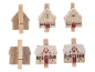 Pregadores de madeira em forma de casas de gengibre com decorações de Natal.