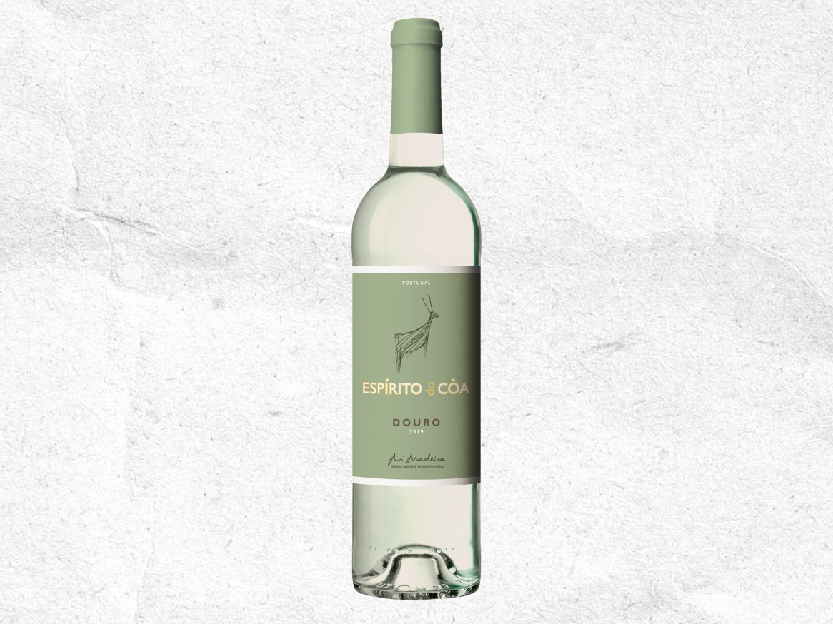 Garrafa de vinho branco com rótulo verde e ilustração de um animal, com o texto 'ESPÍRITO & CÔA DOURO 2019'.