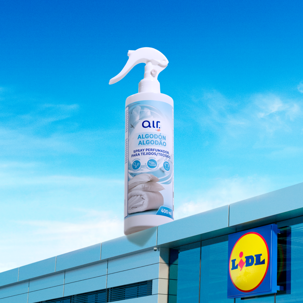 Spray perfumado Air Plus Algodão para tecidos, 400ml, sobre um edifício Lidl.