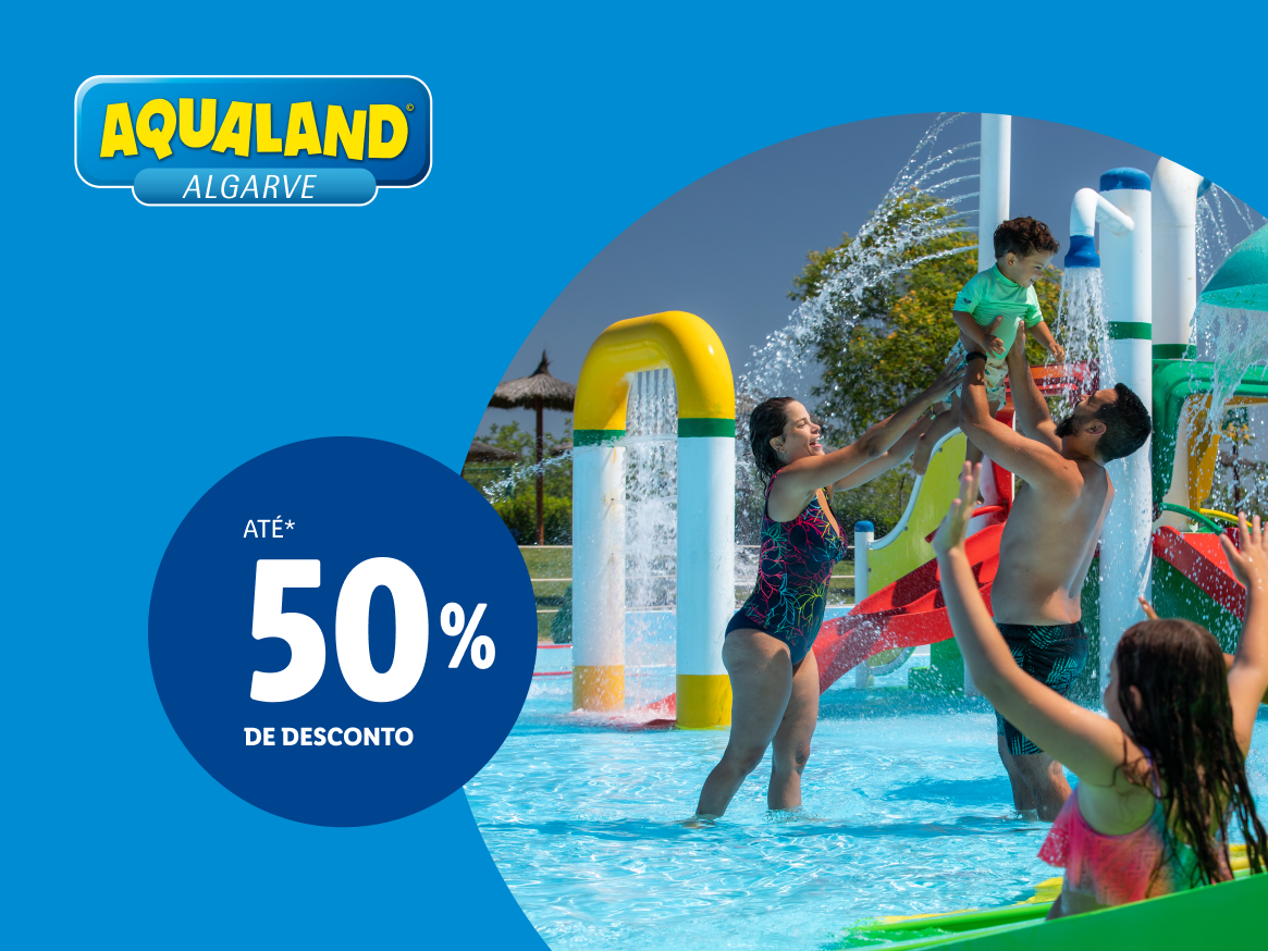 Aqualand Algarve: Família a brincar na água com 50% de desconto.