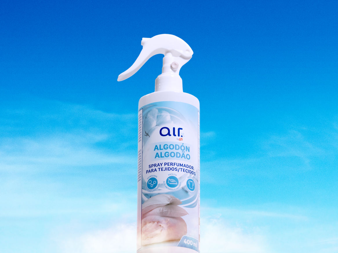 Frasco de spray perfumado para tecidos com aroma de algodão, contra odores e para facilitar a passagem a ferro.
