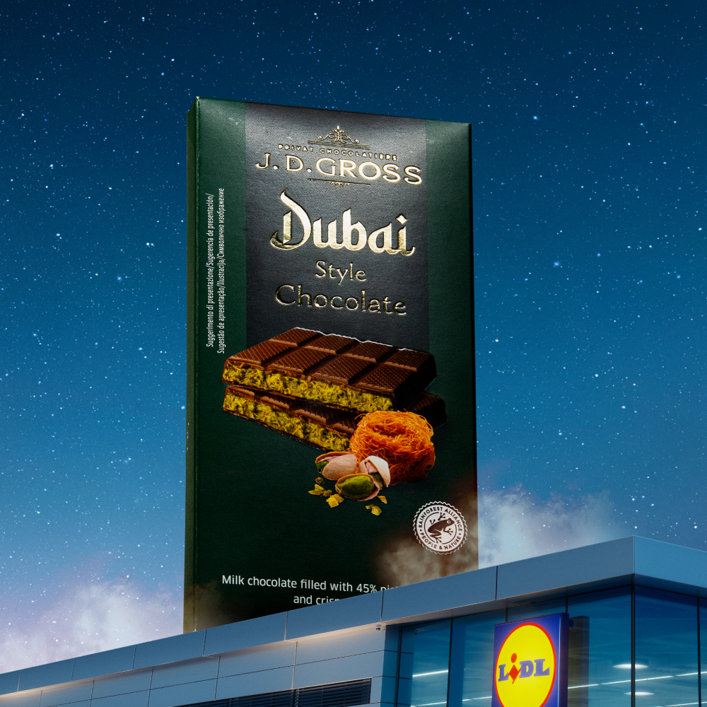 Chocolate J.D. Gross estilo Dubai em embalagem gigante na fachada de um Lidl.