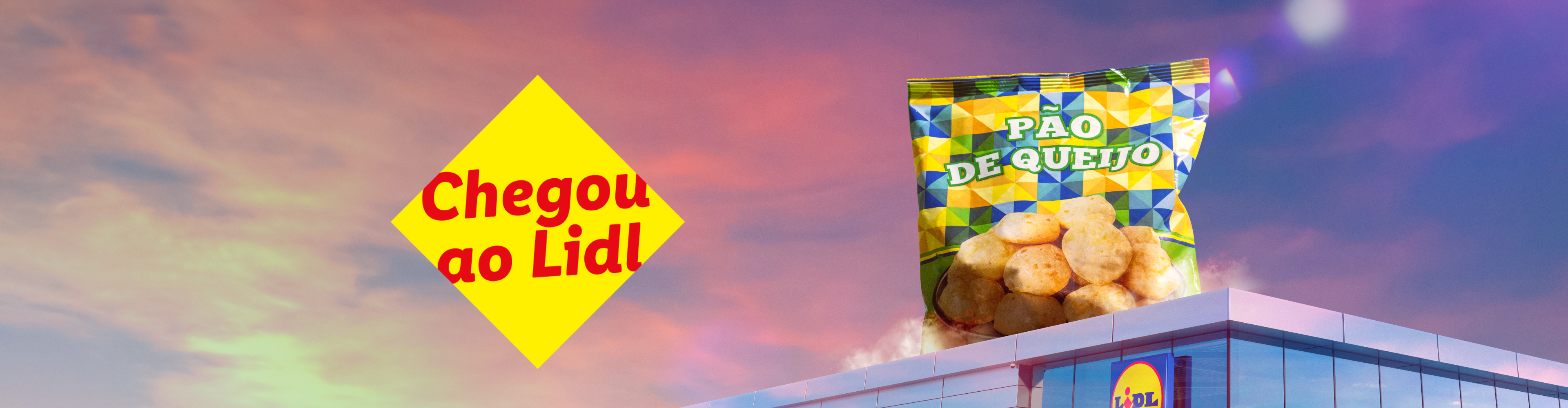 Pão de queijo gigante sobre uma loja Lidl, anunciando sua chegada.