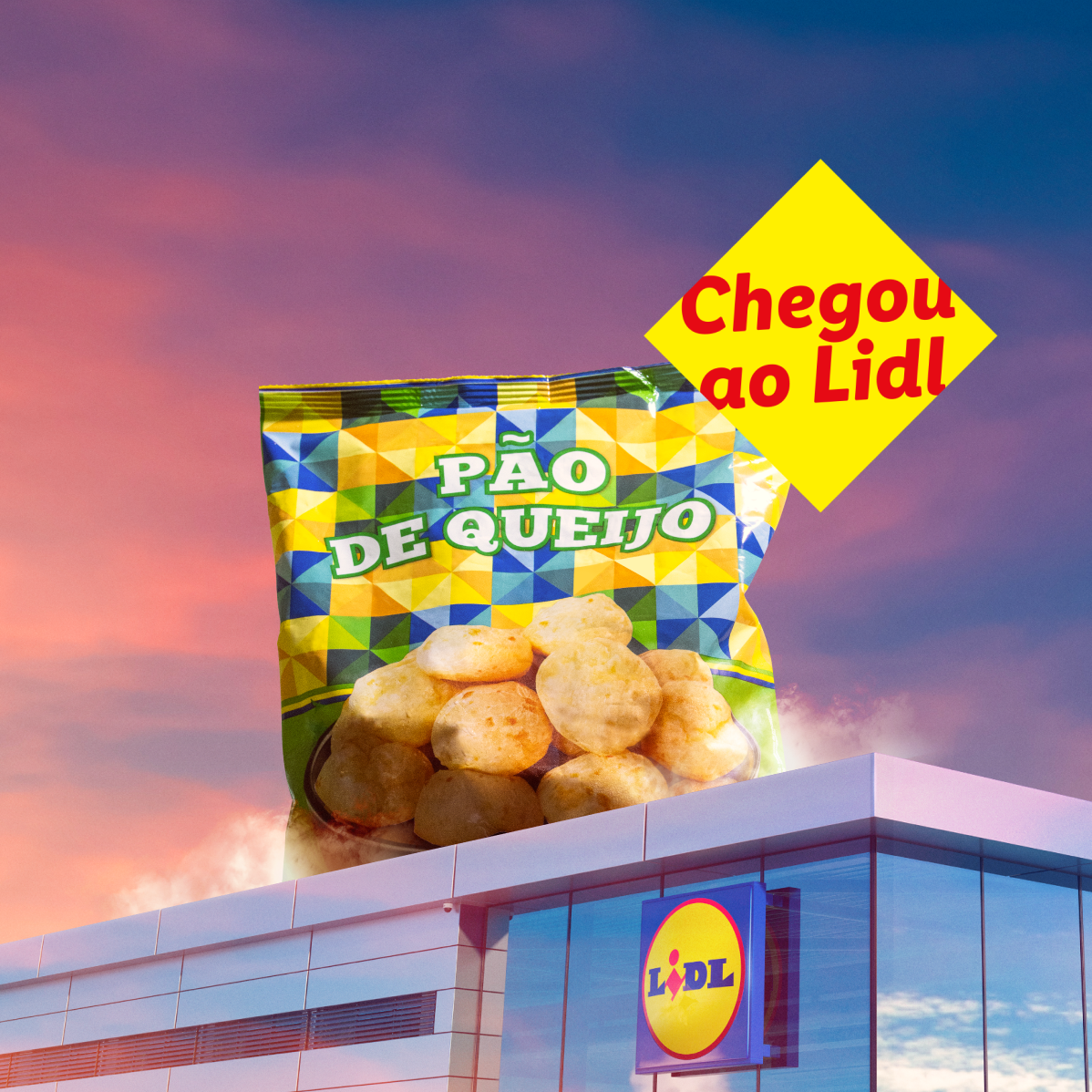 Pão de queijo gigante sobre uma loja Lidl, anunciando sua chegada.