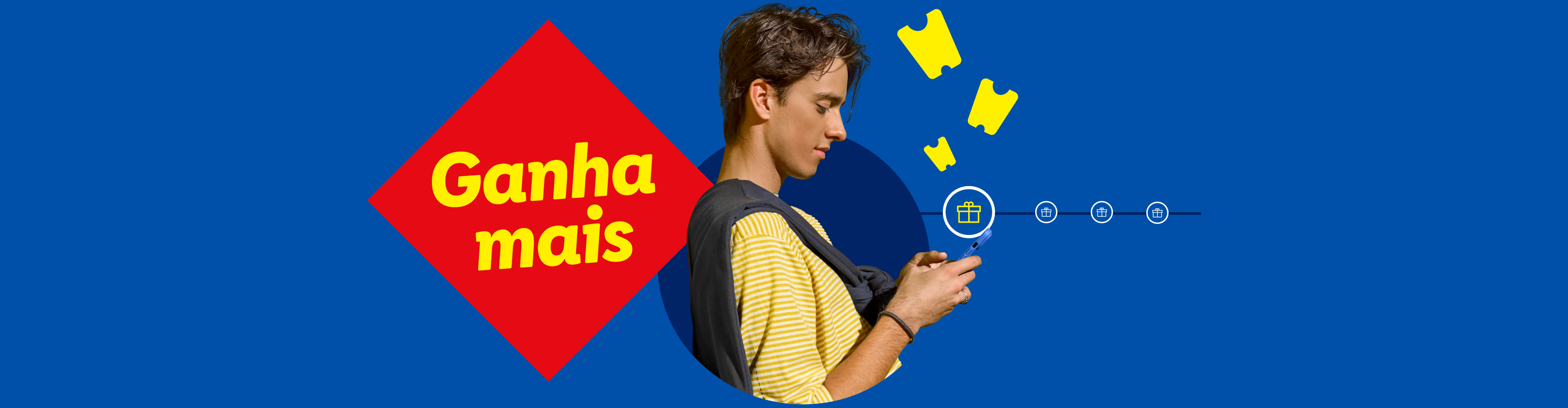 Jovem a usar o telemóvel com bilhetes e presentes a flutuar, texto 'Ganha mais'.