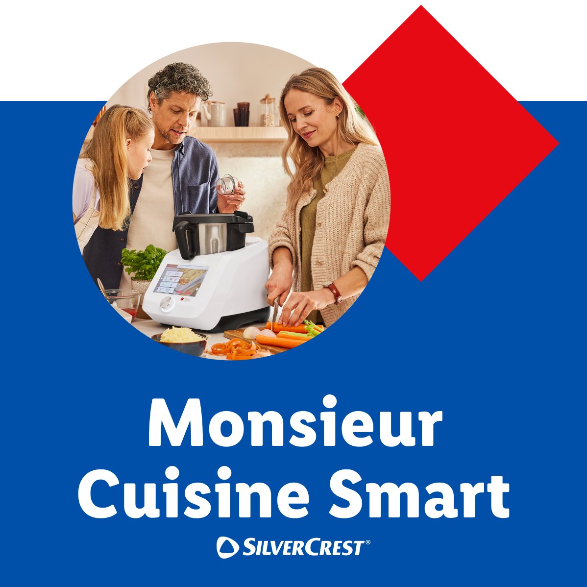 Família usando o processador de alimentos Monsieur Cuisine Smart da Silvercrest.