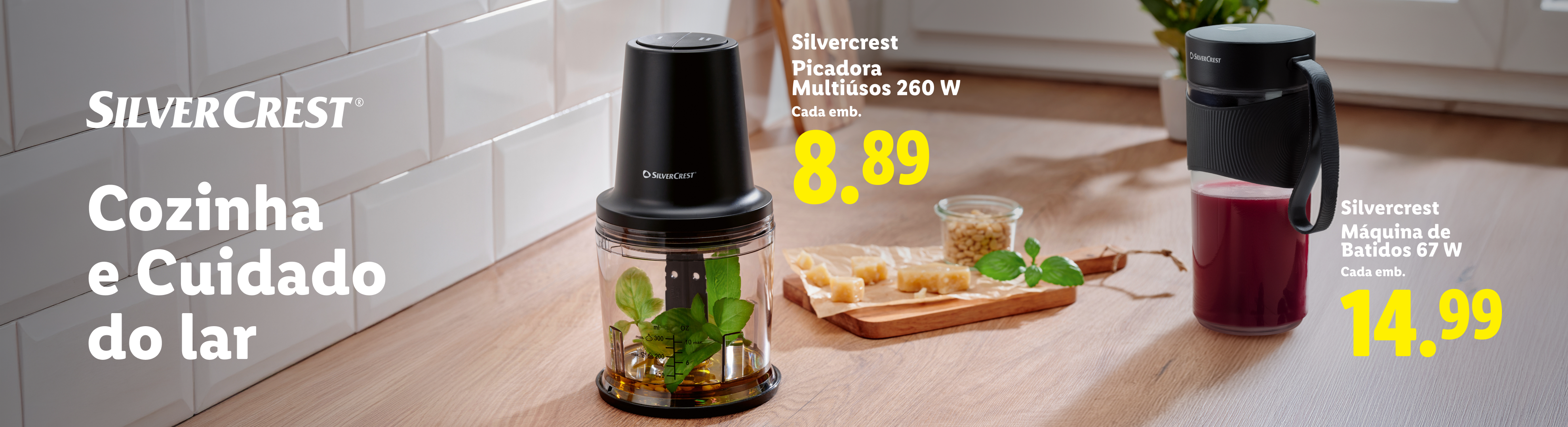 Um picador multiusos Silvercrest e uma máquina de batidos Silvercrest em cima de uma bancada de cozinha.