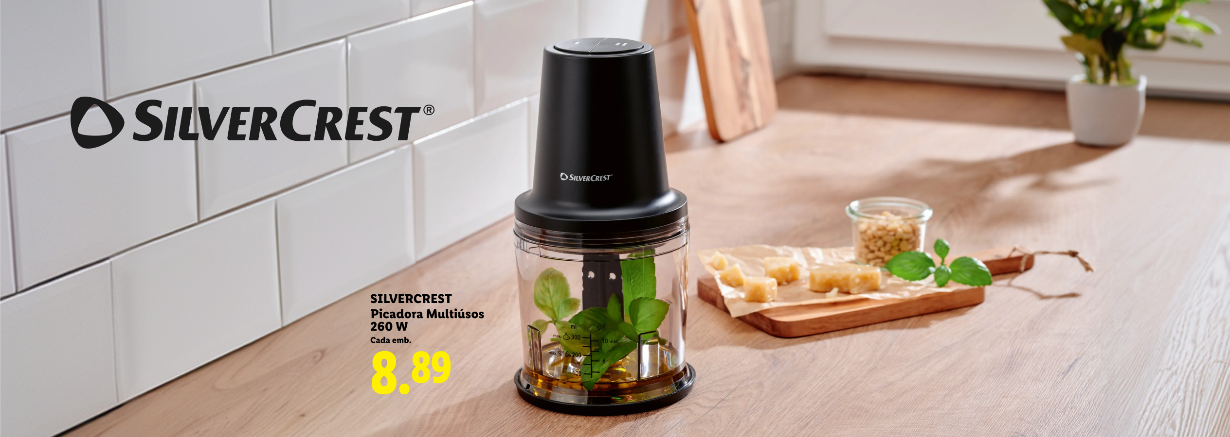 Um picador multiusos preto com 260W, com ingredientes para pesto, custando 8,89€.