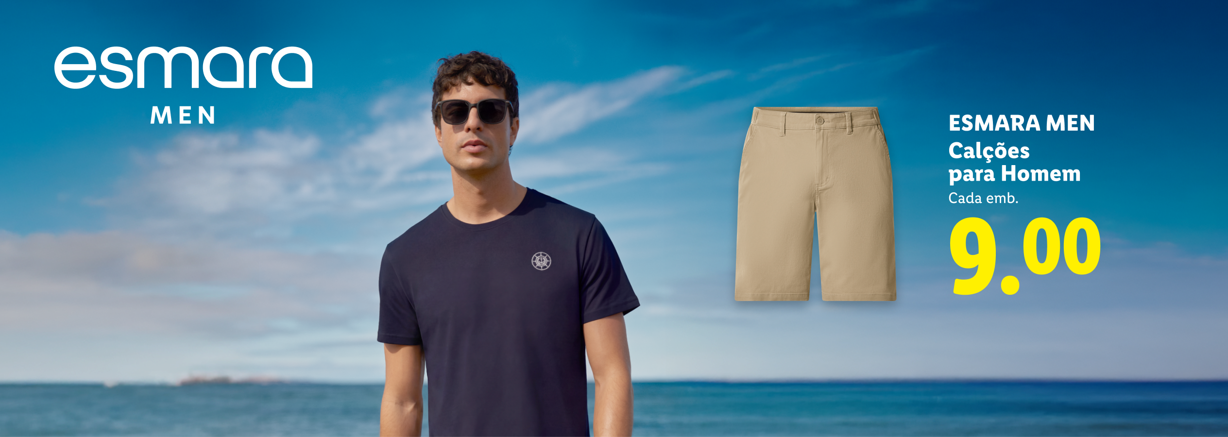 Homem com t-shirt azul-escura e calções bege, com o mar e o céu azul ao fundo. Preço: 9,00.