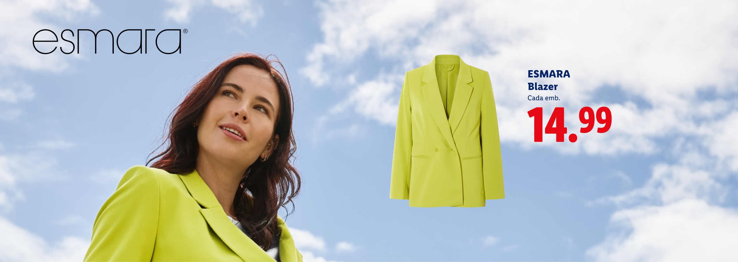 Mulher sorridente com blazer verde-lima e blazer verde-lima em fundo de céu azul com nuvens, preço 14,99.