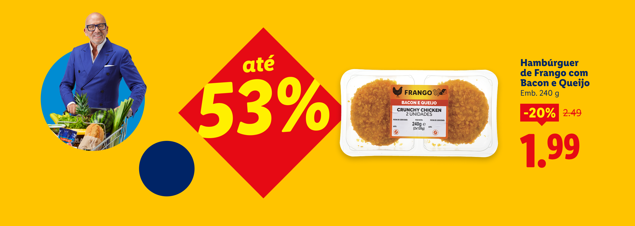 Homem com carrinho de compras e hambúrgueres de frango com bacon e queijo em promoção.